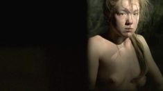 Голые сиськи Дарьи Мороз в фильме «Живи и помни» фото #9