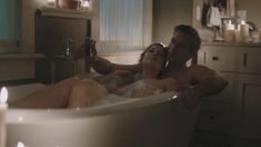 Голая грудь Джуди Грир в сериале «Шучу» фото #10