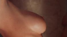 Джули К. Смит оголила грудь и попу в фильме «День воина» фото #7