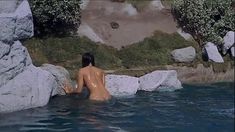 Джули Ньюмар снялась голой в фильме «Золото Маккены» фото #7