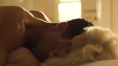 Красотка Джули Энн Эмери снялась голой в сериале «Уловка-22» фото #4