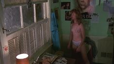 Голая грудь Джульетт Камминс в фильме «Пятница 13-е – Часть 4: Последняя глава» фото #2