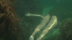 Голая попа Дианы Морозовой в фильме «Бегущая по волнам» фото #4