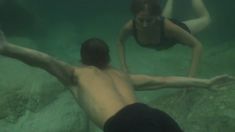 Голая попа Дианы Морозовой в фильме «Бегущая по волнам» фото #6