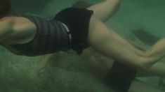 Голая попа Дианы Морозовой в фильме «Бегущая по волнам» фото #8