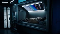 Доминик Типпер снялась голой в сериале «Пространство» фото #3