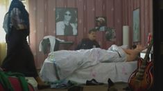 Евгения Гладий засветила голую грудь в фильме «Одинокий ангел» фото #4