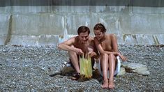 Голая грудь Евгении Трофимовой в фильме «Летний дождь» фото #6