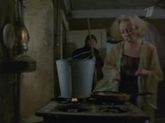 Евдокия Германова засветила грудь в фильме «Жизнь по лимиту» фото #2