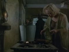 Евдокия Германова засветила грудь в фильме «Жизнь по лимиту» фото #3