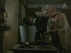 Евдокия Германова засветила грудь в фильме «Жизнь по лимиту» фото #5