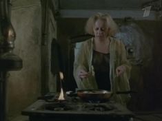 Евдокия Германова засветила грудь в фильме «Жизнь по лимиту» фото #7