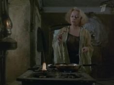 Евдокия Германова засветила грудь в фильме «Жизнь по лимиту» фото #8