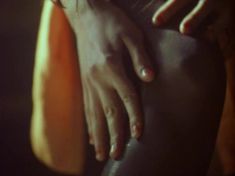 Екатерина Двигубская засветила грудь в фильме «Ретро втроем» фото #3