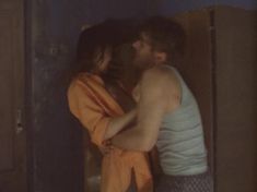 Екатерина Двигубская засветила грудь в фильме «Ретро втроем» фото #9