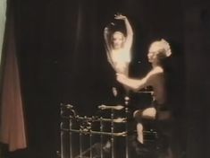 Голая грудь Елены Брагиной в фильме «Посвященный» фото #1