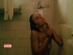 Голые сиськи Елены Величко в фильме «Ленинград. Ноябрь» фото #5