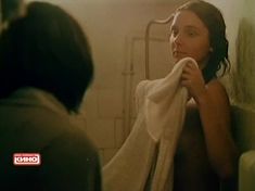 Голые сиськи Елены Величко в фильме «Ленинград. Ноябрь» фото #9