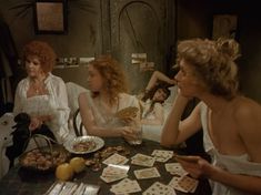 Елена Кольчугина засветила грудь в фильме «Яма» фото #1