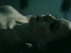 Голая грудь Елены Масуренковой в фильме «Яд скорпиона» фото #8