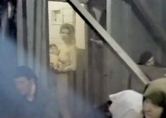 Елена Попова снялась голой в фильме «Самостоятельная жизнь» фото #13