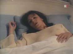 Елена Сафонова засветила грудь в фильме «Принцесса на бобах» фото #4