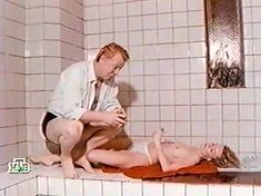 Голые сиськи Жанны Эппле в фильме «Заряженные смертью» фото #3