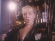 Злата Смирнова-Солодовникова показала голые сиськи в фильме «Зефир в шоколаде» фото #16