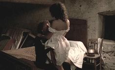 Полностью голая Изабель Аджани в фильме «Убийственное лето» фото #9