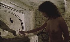 Полностью голая Изабель Аджани в фильме «Убийственное лето» фото #15