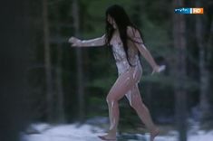 Полностью голая Ильяна Павлова в фильме «Сердце медведицы» фото #6