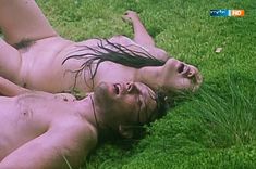 Полностью голая Ильяна Павлова в фильме «Сердце медведицы» фото #21