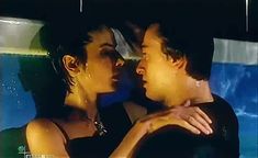 Голая грудь Ирины Апексимовой в фильме «Вместо меня» фото #1