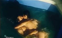 Голая грудь Ирины Апексимовой в фильме «Вместо меня» фото #4