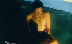 Голая грудь Ирины Апексимовой в фильме «Вместо меня» фото #6