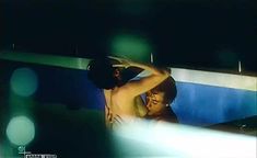 Голая грудь Ирины Апексимовой в фильме «Вместо меня» фото #7