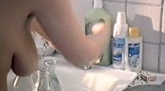 Полностью голая Ирина Коваленко в фильме «Чувствительный милиционер» фото #3