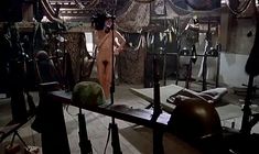 Полностью голая Карла Романелли в фильме «Чувственная медсестра»