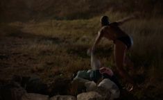 Голая грудь Катерины Шпицы в фильме «Крымский мост. Сделано с любовью!» фото #2