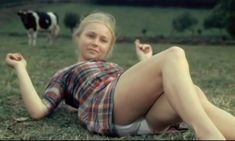 Голая грудь Катрин Важене в фильме «Не избави нас от лукавого» фото #4