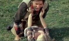 Голая грудь Катрин Важене в фильме «Не избави нас от лукавого» фото #15