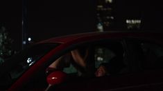 Голая грудь Кейт Майнер в сериале «Бесстыжие» фото #1