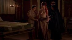 Полностью голая Керри Кондон в сериале «Рим» фото #1