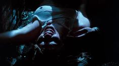 Голая грудь Ким Бейсингер в фильме «9 1/2 недель» фото #5