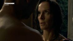 Голая грудь Клод Перрон в фильме «Поцелуй гидры» фото #1