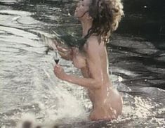 Полностью голая Конни Бут в фильме «Роман с контрабасом» фото #14