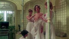 Полностью голая Коринн Клери в фильме «История «О»» фото #33