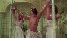 Полностью голая Коринн Клери в фильме «История «О»» фото #35