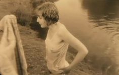 Ксения Качалина оголила грудь в фильме «Праздник» фото #2