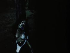 Кэйтлин Хопкинс засветила грудь в фильме «Грустный мальчик» фото #2